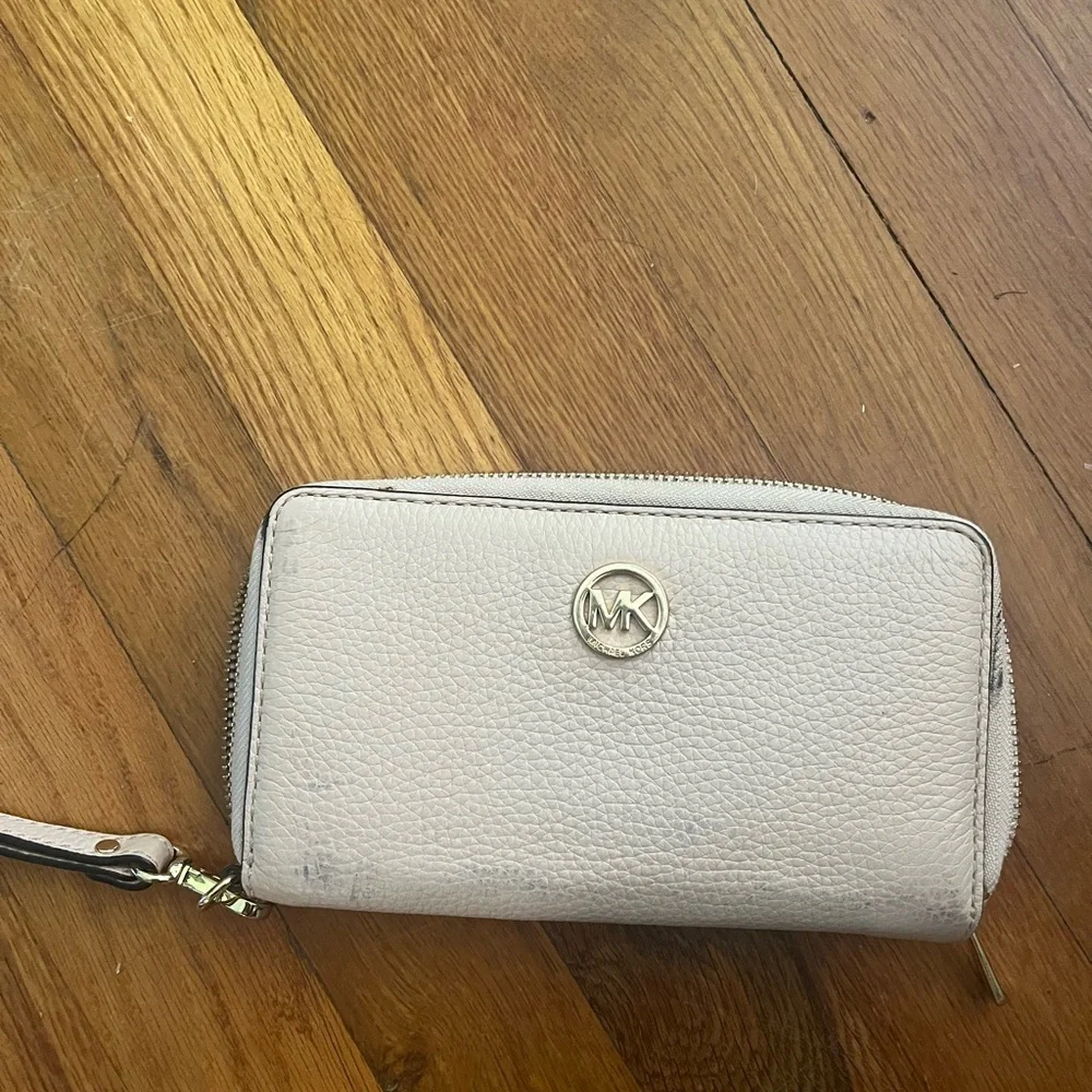 MICHAEL Michael Kors Blush Beige Zip Card & Key Holder Wristlet - Picture 2 of 5
